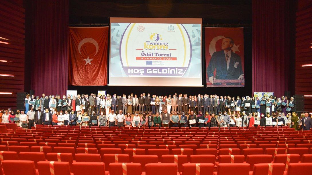 eTwinning'te Konya'yı Avrupa Birinciliğine Taşıyan Yönetici Ve Öğretmenlerimiz Ödüllendirildi