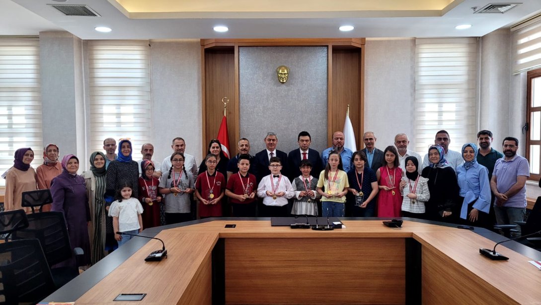 İlköğretim ve Ortaöğretim Kurumları Bursluluk Sınavı Türkiye Birincileri Ödüllendirildi.