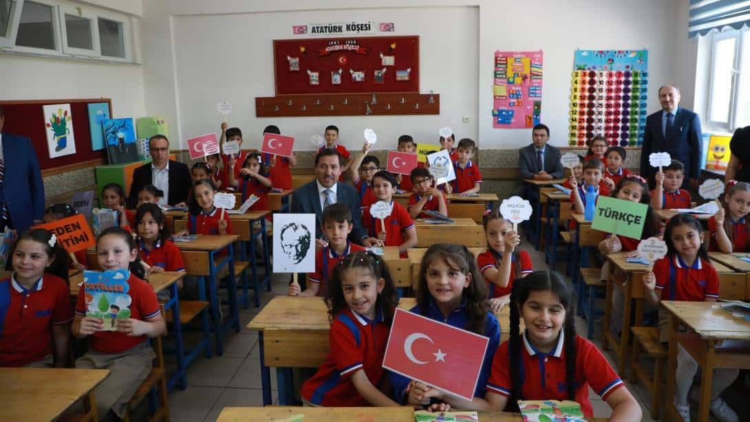 Hüseyin Sevim Köroğlu İlkokulu ve Kurtuluş Ortaokulu'nda Karne Heyecanı