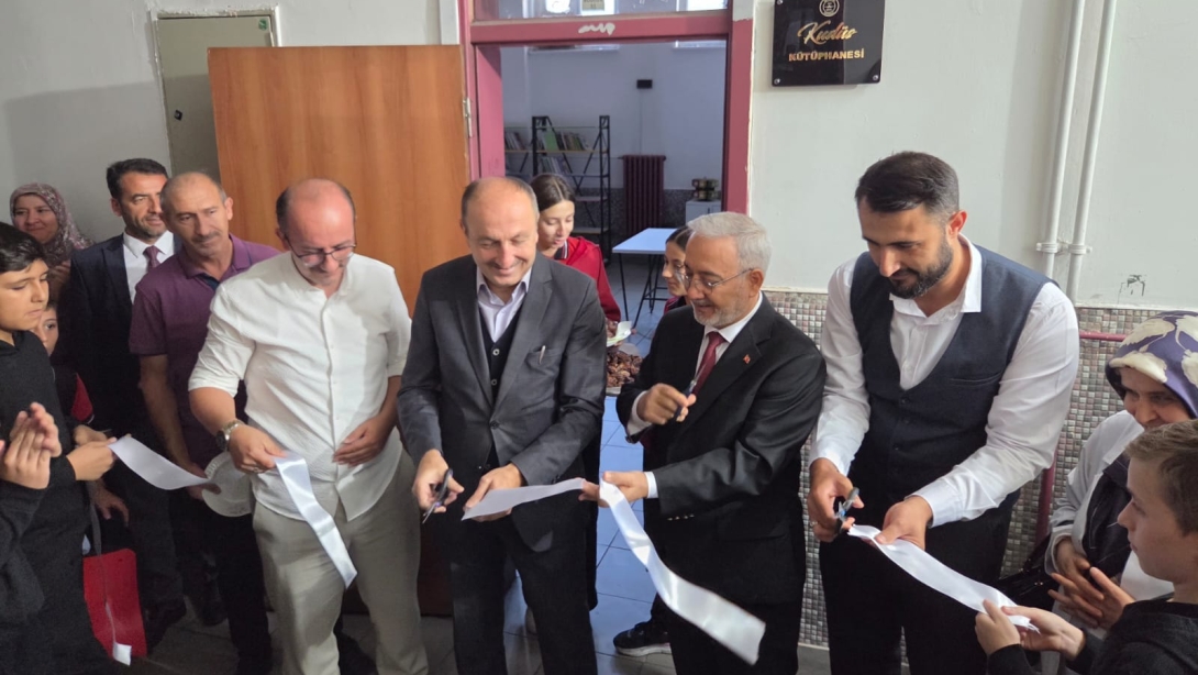 KÜDÜS KÜTÜPHANESİ ŞEHİT SADIK ORTAOKULU'NDA AÇILDI