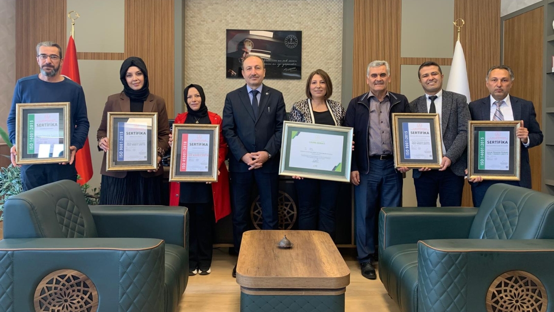 Karatay'da Okullarımıza ISO Yönetim Sistemleri Sertifikaları ve Çevre Beratı Takdim Edildi.